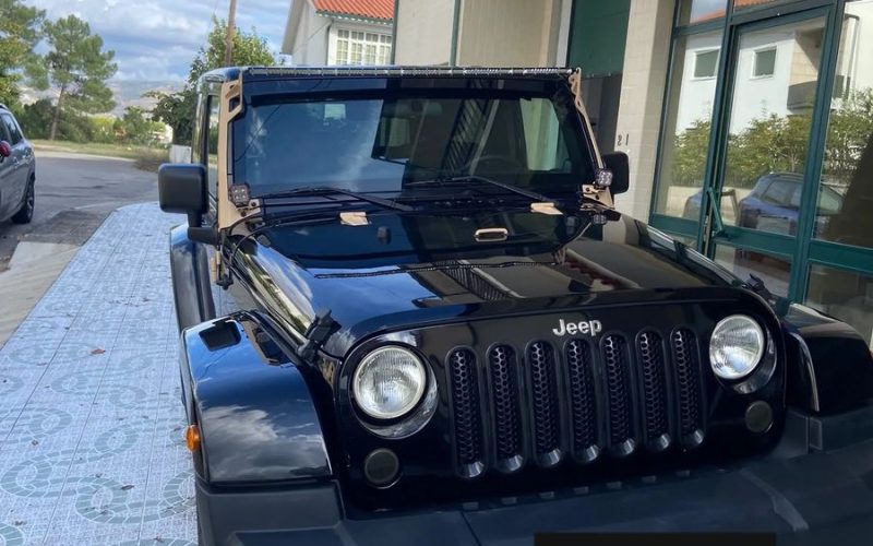 Jeep Wrangler preto