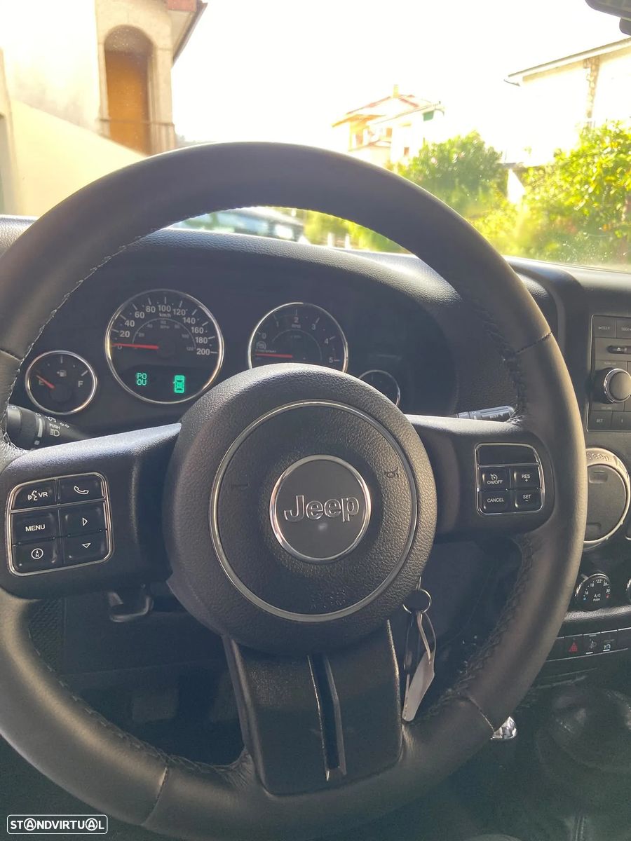 Jeep Wrangler — foto 6 de 12