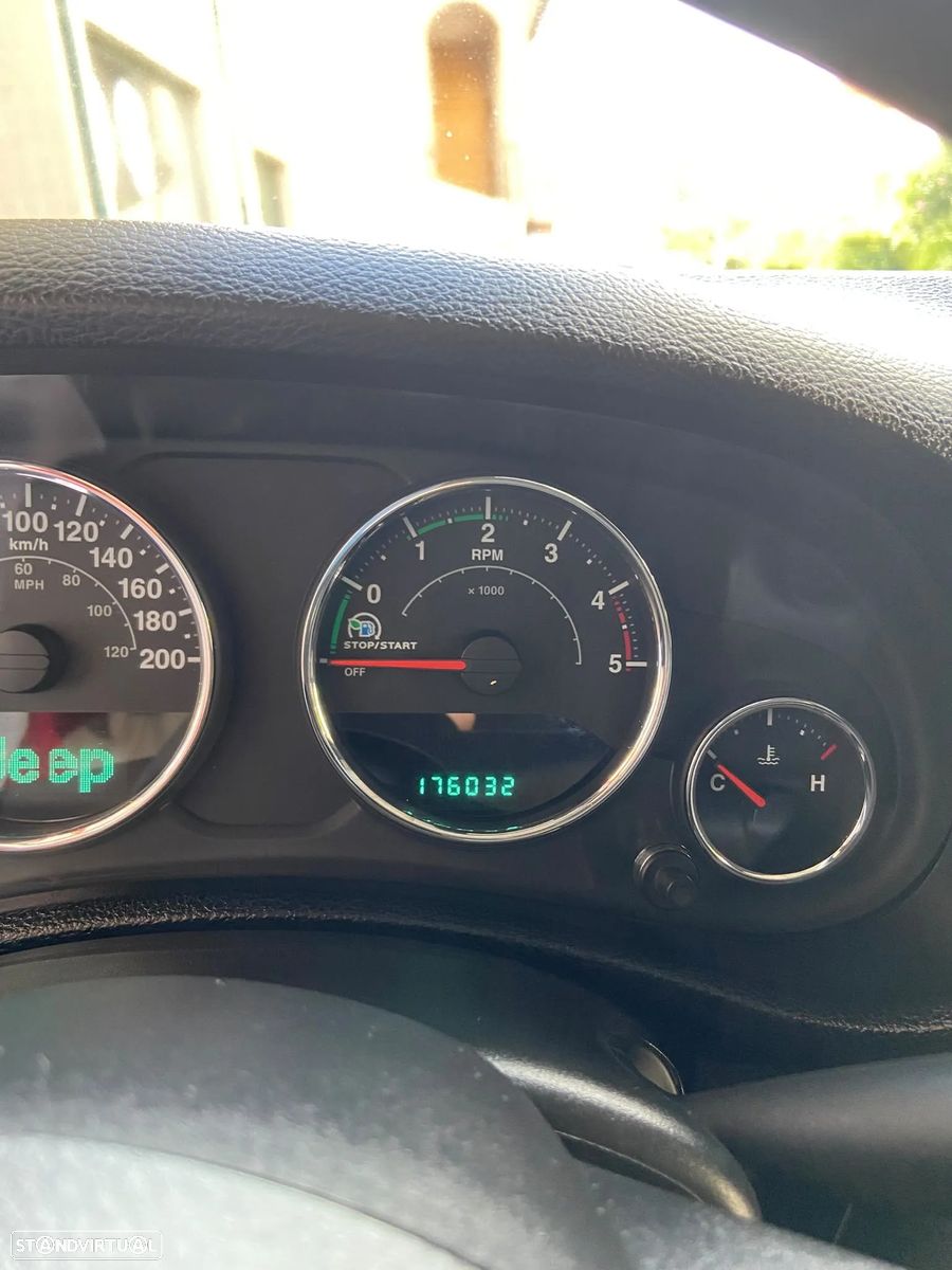 Jeep Wrangler — foto 7 de 12