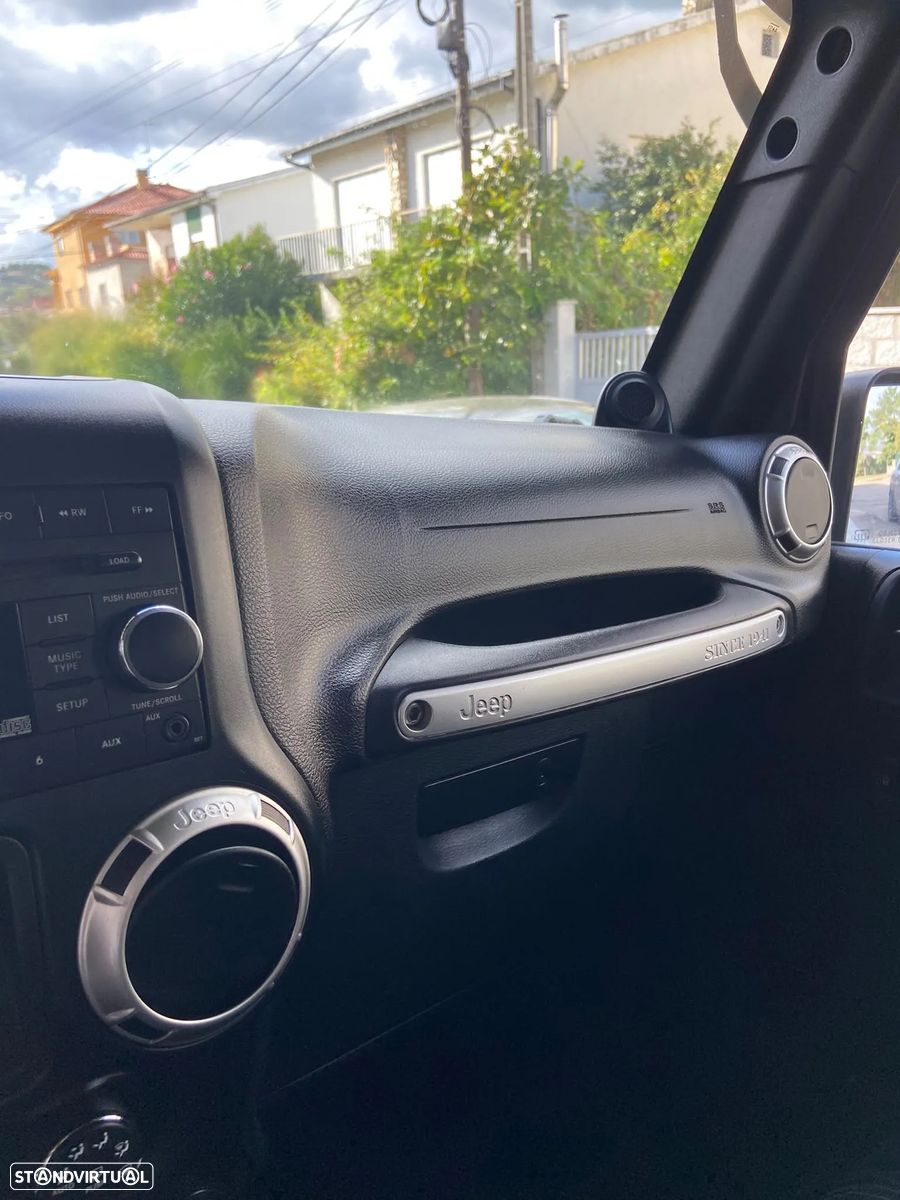 Jeep Wrangler — foto 8 de 12