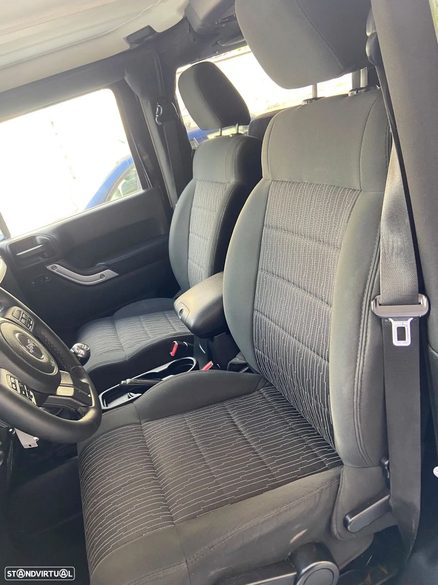 Jeep Wrangler — foto 9 de 12